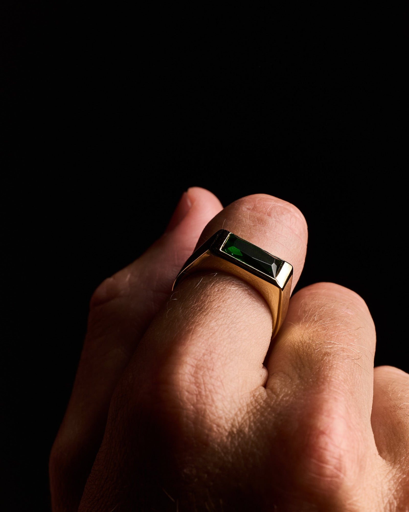 Close-up of the emerald stone on the gold Sona ring